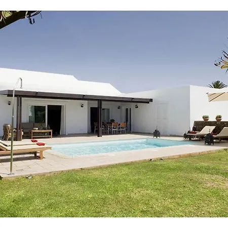 Puerto Del Carmen Sleeps 9 With Pool&air Con Puerto del Carmen (Lanzarote)