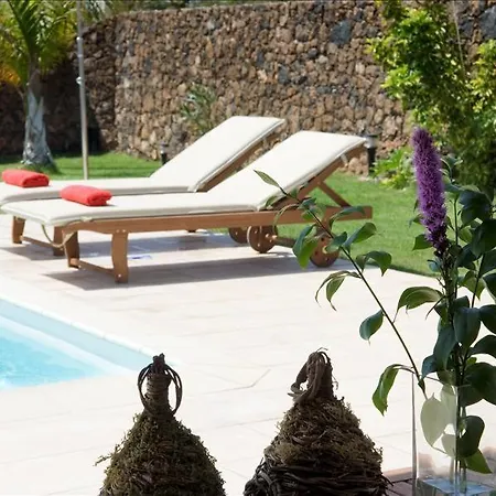 Puerto Del Carmen Sleeps 9 With Pool And Air Con Villa Puerto del Carmen (Lanzarote)
